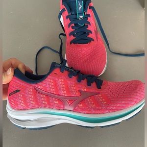 Mizuno wave rider 25 women’s size 7.5